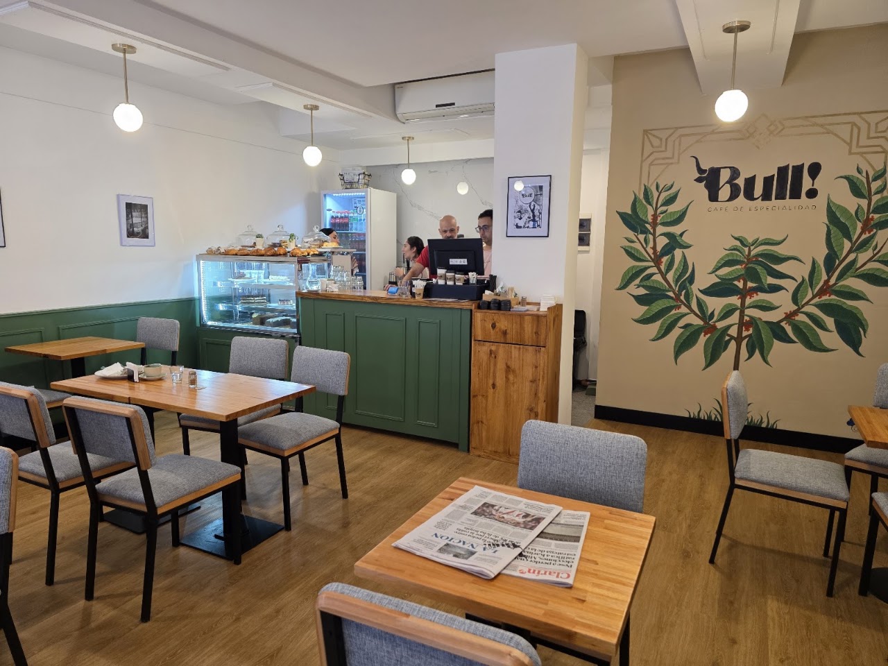 Interior Bull! Café